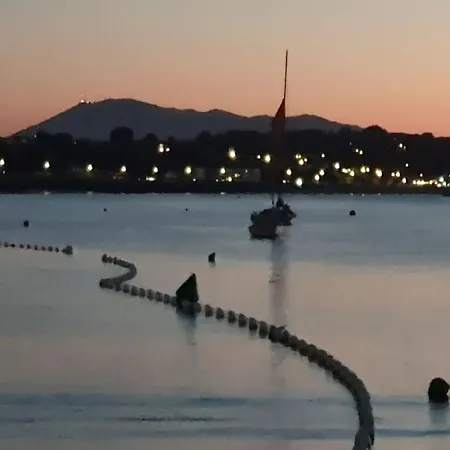 , 6 Personnes, Centre-ville, A Pied Appartement *